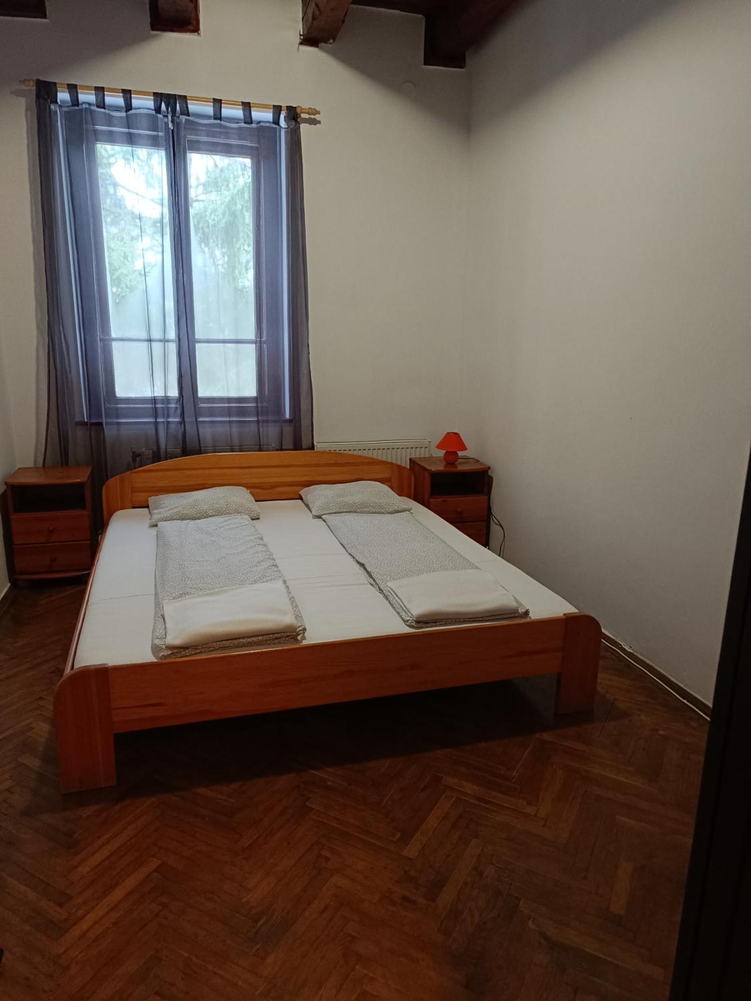 Deja Vu Szallas & Rendezveny Zirc Ngoại thất bức ảnh